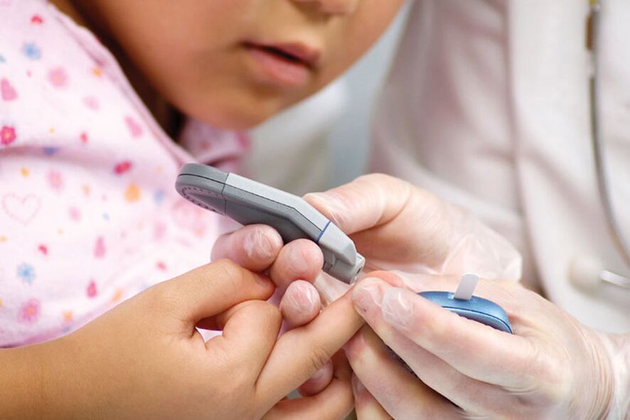 Diabetes 1. typu je častý u dětí a vyžaduje kontrolu hladiny cukru v krvi
